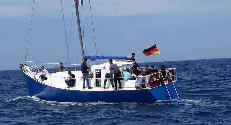 Украинцы яхтой переправляли нелегалов в Грецию и Италию