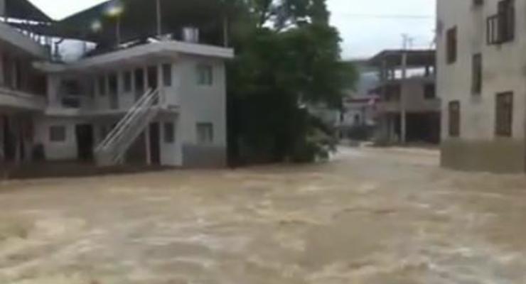 Наводнение в Китае: пострадали более 40 тысяч человек
