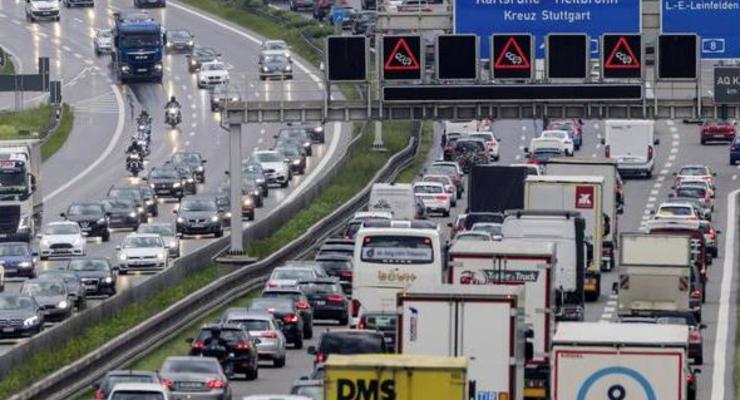 В Германии на автобане будут ездить грузовики без водителей
