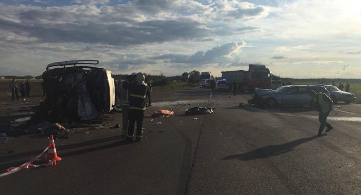 В Ровенской области три человека погибли в ДТП с участием маршрутки