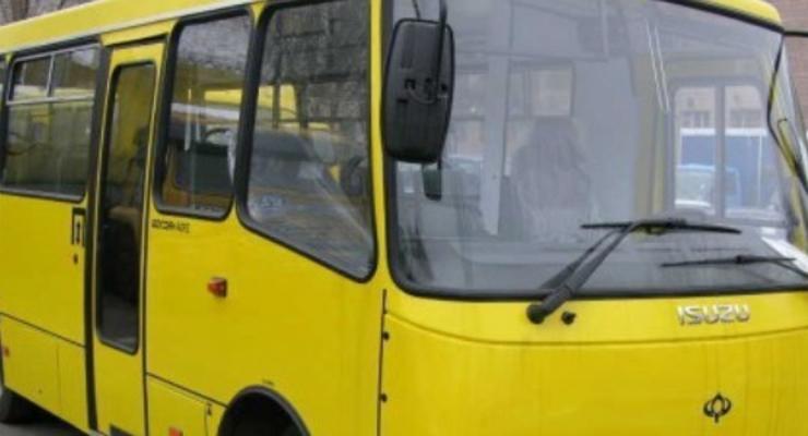 В Киеве во время "гонок" маршруток выпала пассажирка