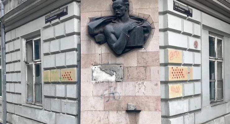 Во Львове с дома Ивана Франко сорвали мемориальную доску