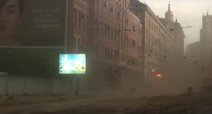 Харьков накрыла мощная песчаная буря