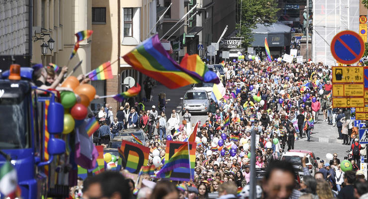 В Хельсинки гей-парад собрал 100 тысяч участников