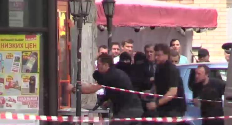 В московском магазине мужчина захватил заложницу и порезал ей руки