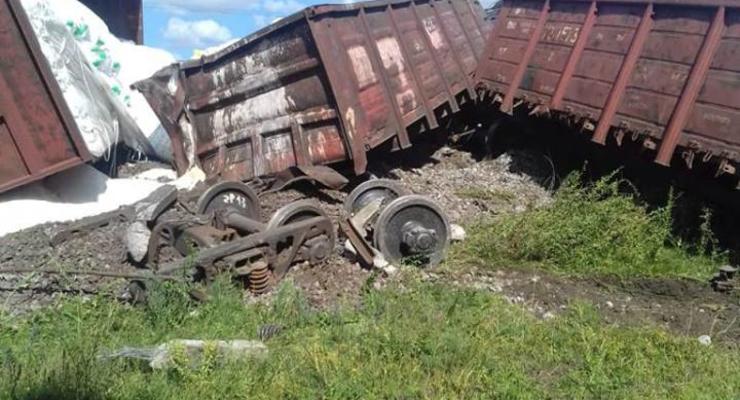 В Одесской области сошел с рельсов грузовой поезд