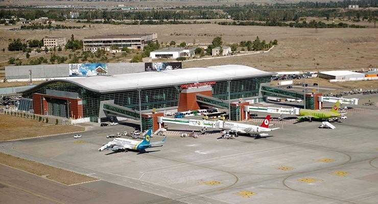 В аэропорту Тбилиси разлили ядовитую жидкость: 7 человек пострадали