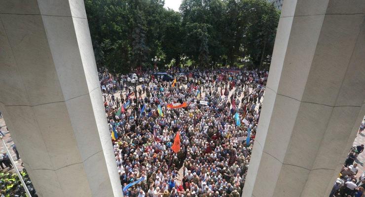 Сотни горняков протестуют под Верховной Радой