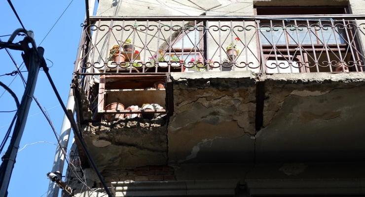 В центре Ивано-Франковска обвалился балкон с пенсионеркой