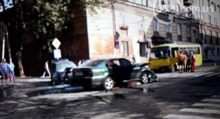 В Мариуполе ДТП с маршруткой: семь пострадавших