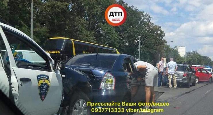 В Киеве в ДТП разбились 4 автомобиля, без пострадавших