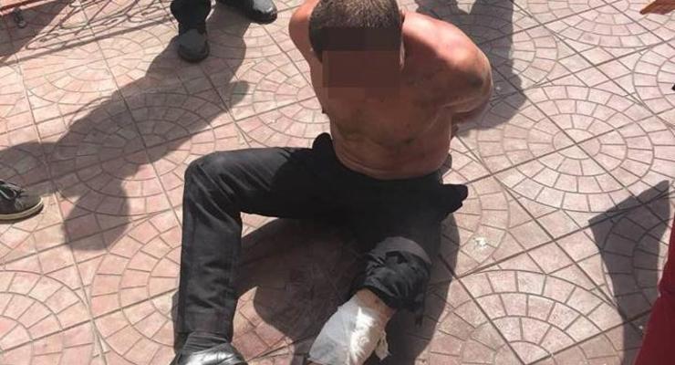 В Киеве мужчина с ножом бросался на копов