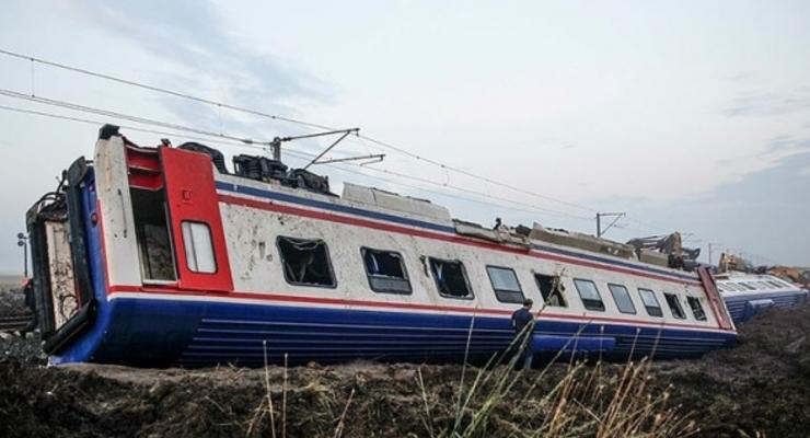Турции поезд сошел с рельсов: 24 погибших, более 70 травмированных
