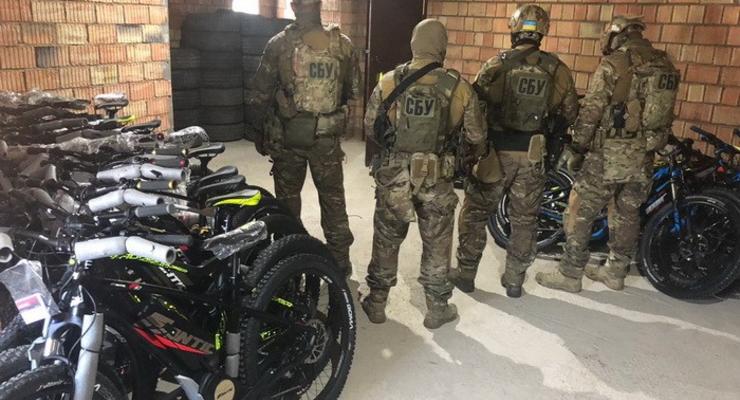 Склад краденой мото- и велотехники из ЕС нашли на Буковине