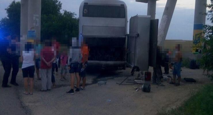 В Одесской области загорелся автобус с 57 детьми