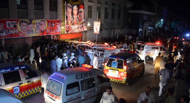 В Пакистане террорист-смертник совершил атаку