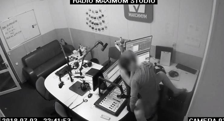 Парочка занялась сексом в студии киевского радио