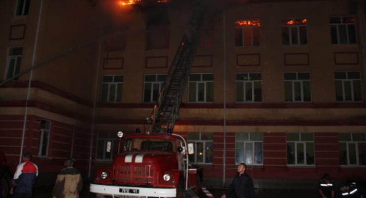 В Одесской области от удара молнии загорелась школа