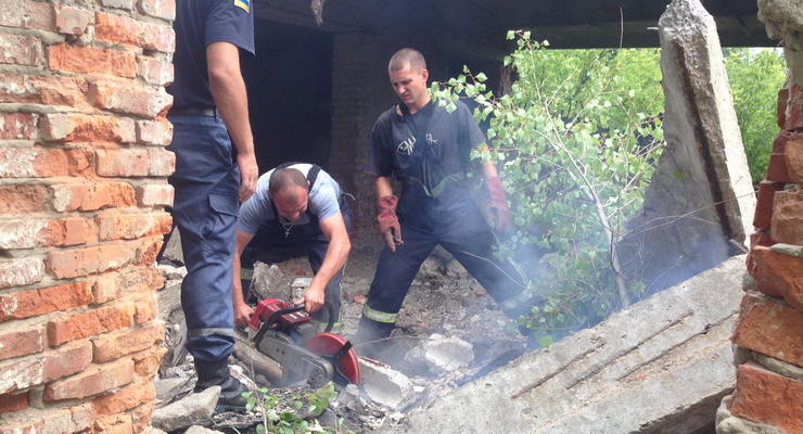 Под Харьковом мужчину насмерть привалило бетонной плитой