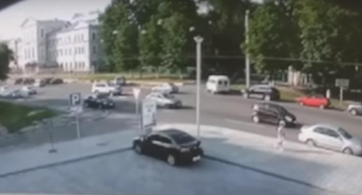 Гибель мотогонщика в Харькове: камеры засняли момент столкновения