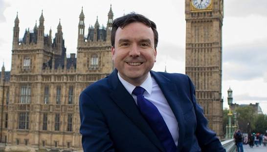 Британский министр подал в отставку из-за секс-скандала