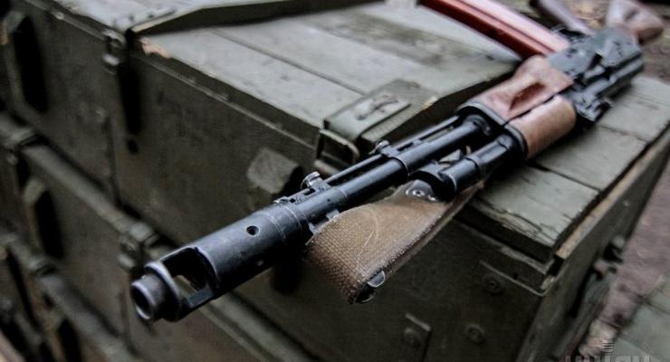 Выстрелил в рот: на Донбассе из автомата застрелился 21-летний военный