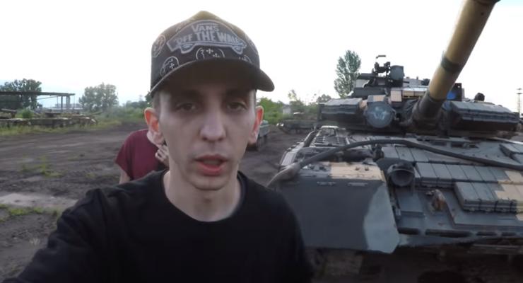 В Харькове блогеры проникли на танковый склад и выяснили, что он не охраняется