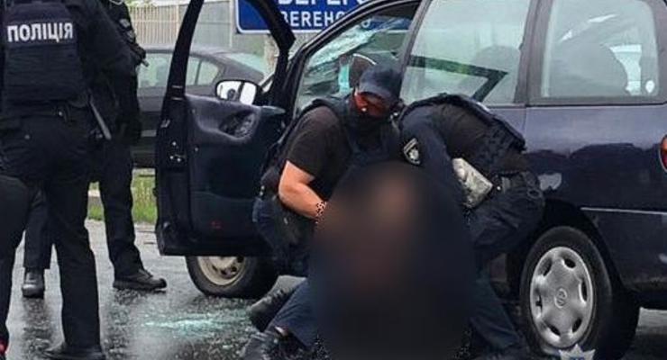 В Мукачево полиция со стрельбой задержала наркоторговцев
