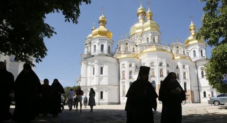 Священник пытался вывезти в РФ более миллиона гривен