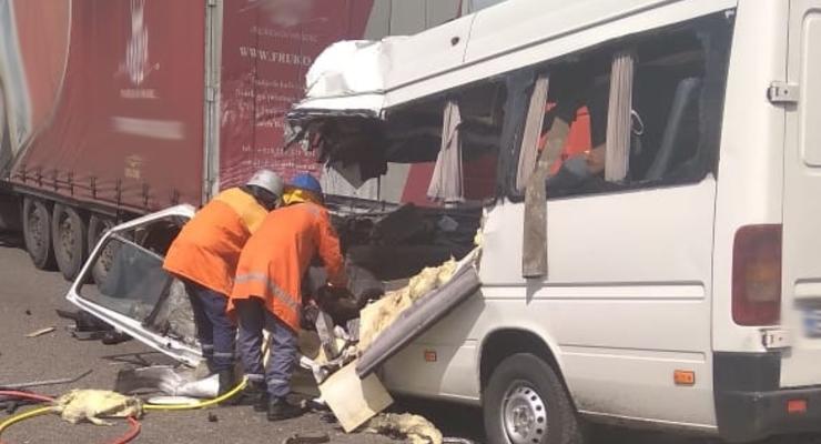 В Житомирской области в ДТП с фурой и автобусом погибли 10 человек