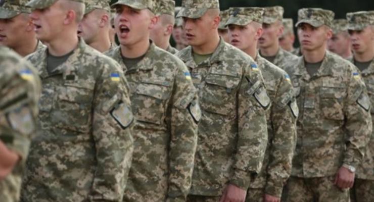 В Киеве в воинской части обнаружили 176 тонн непригодной тушенки