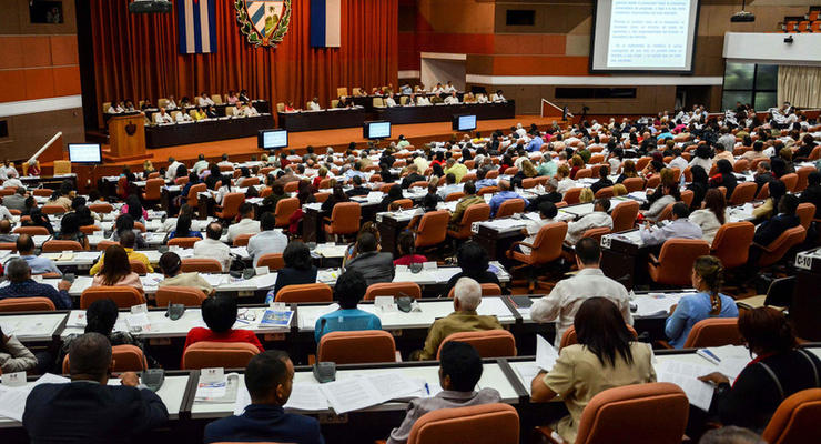 Парламент Кубы одобрил проект новой Конституции