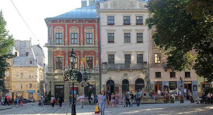 В центре Львова подстрелили уличную скрипачку