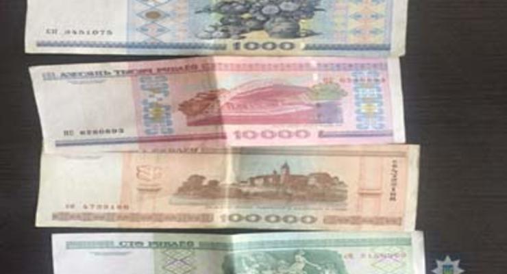 Молотком по голове: в Виннице грабитель забрал 37 млн белорусских рублей