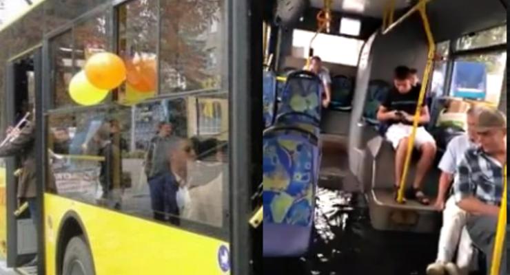 Ливни в Киеве: водой затопило салон автобуса с пассажирами