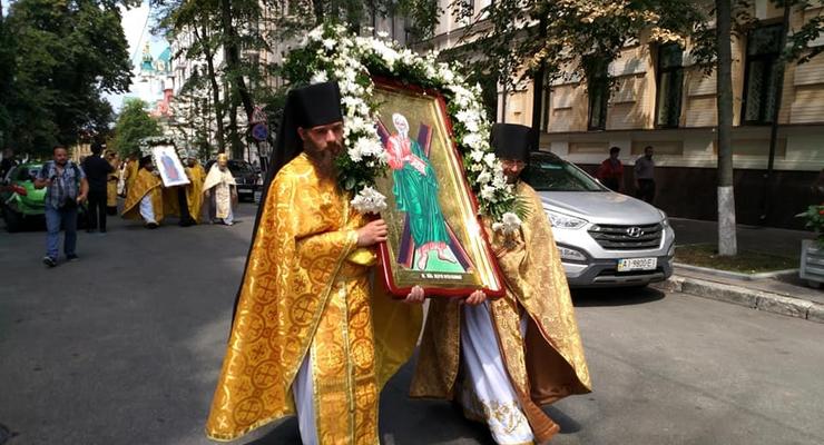 В Киеве автокефальная церковь провела крестный ход в честь Крещения Руси