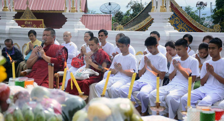 Спасенные в Таиланде подростки стали послушниками в буддийском монастыре