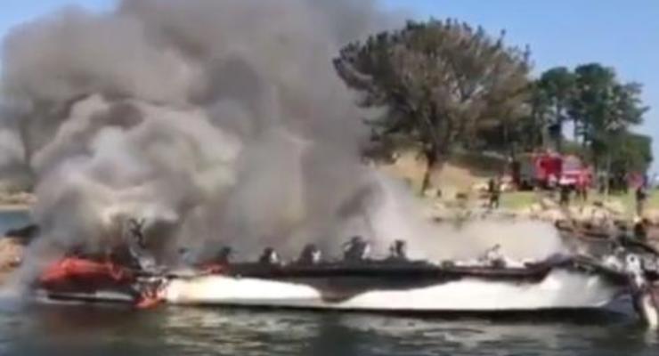 В Испании загорелась лодка с туристами