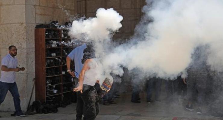 Израильская полиция штурмовала мечеть в Иерусалиме