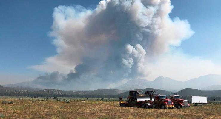 В Калифорнии бушуют лесные пожары: погибли два человека
