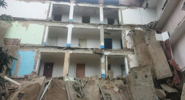 Обрушение общежития под Житомиром: названа причина