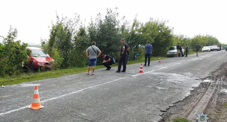 ДТП в Ровенской области: водитель вылетел на встречную полосу и сбил женщину с детьми