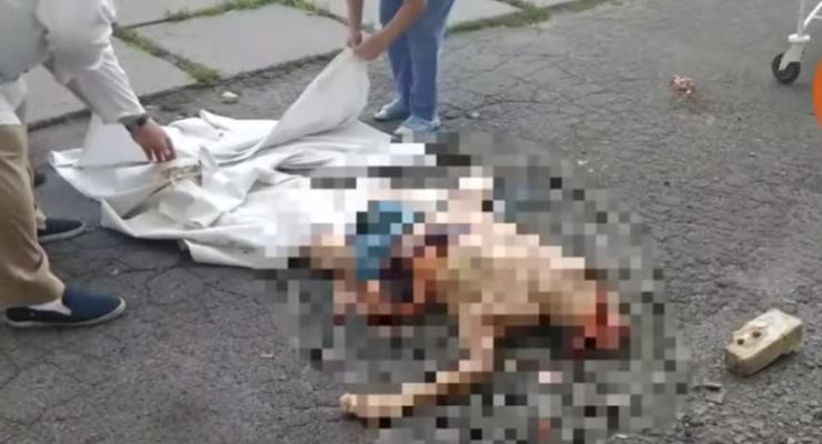 В Киеве полуголый мужчина выбросился из больничного окна