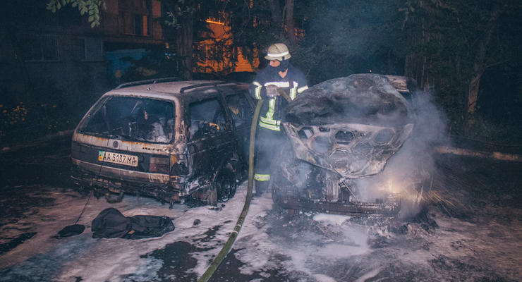 За сутки в Киеве сгорели шесть авто