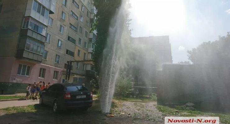 В Николаеве из-под земли забил фонтан высотой с шестиэтажный дом