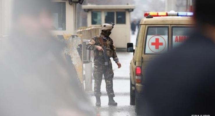 В Афганистане захватили десятки заложников в правительственном здании