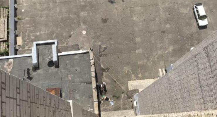 В Черкассах самоубийца выпрыгнул из окна многоэтажки