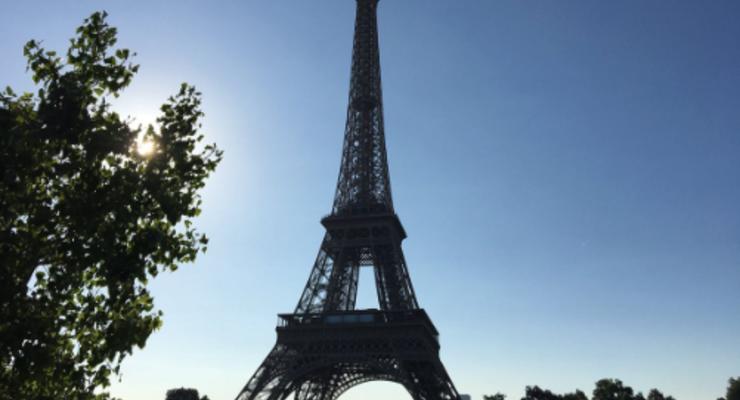 Эйфелеву башню в Париже закрыли из-за забастовки работников