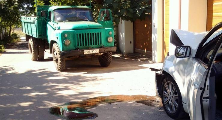 В Одессе грузовик намеренно протаранил авто с активистами