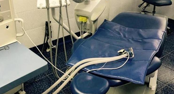 В Киеве женщина умерла в кресле стоматолога